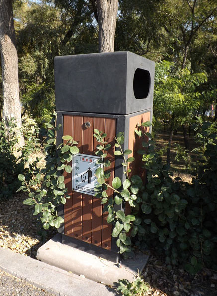 最新鋼木垃圾桶實(shí)景圖