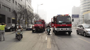 消防車趕赴現(xiàn)場